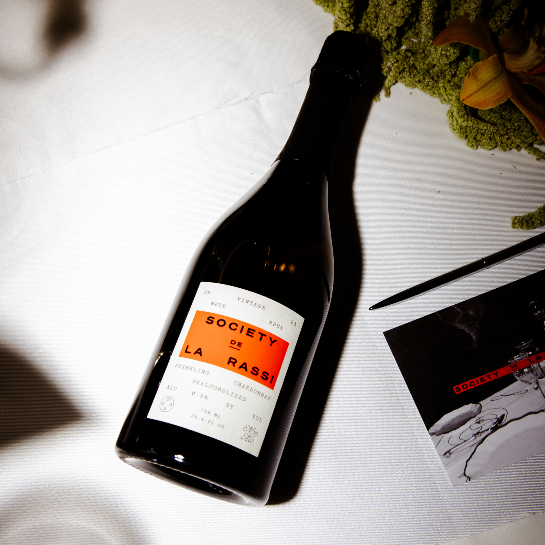 Society De La Rassi - Neue Brut Sparkling Chardonnay - Nonalcoholic Wine